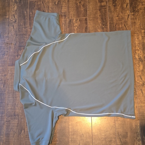 nike dri fit tennis shirt size medium. - Picture 4 of 7